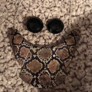 leopard clunky necklace & black clip-on earrings